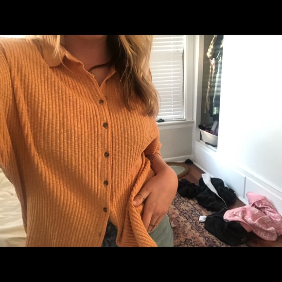 Urban Outfitters Button Down Shirt - Picture 4 of 5